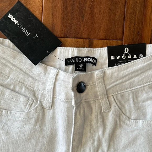 NWT Fashion Nova White High Rise Denim Jeans size 0 - Picture 3 of 3